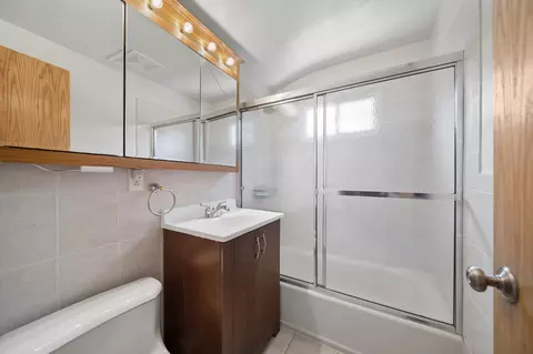 Bath - 17 W320 Scheel Dr, Willowbrook, IL 60527 photo 1 of 3