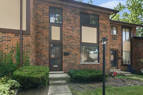 1 S215 Holyoke Ln, Villa Park, IL 60181