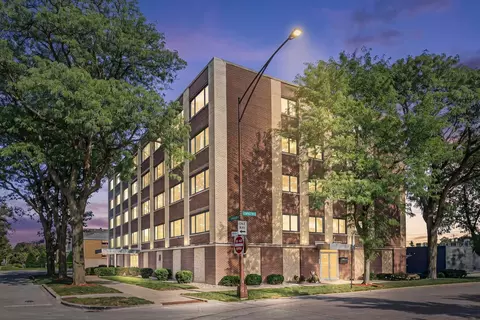 5915 W Gunnison St #3E, Chicago, IL 60630