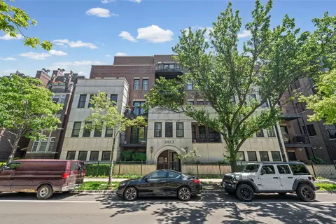 3823 N Ashland Ave #201, Chicago, IL 60613