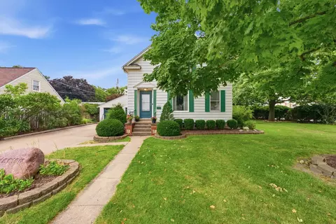 Exterior - 1854 27th St, Moline, IL 61265 photo 2 of 10