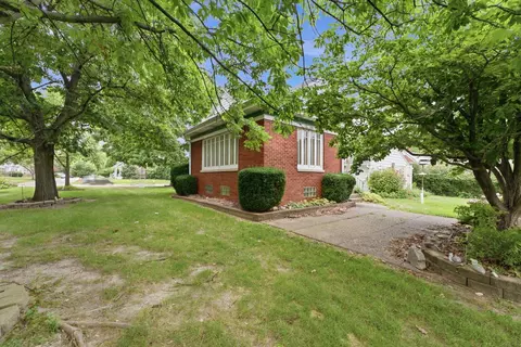 Exterior - 1854 27th St, Moline, IL 61265 photo 8 of 10