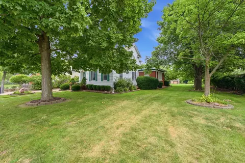 Exterior - 1854 27th St, Moline, IL 61265 photo 9 of 10