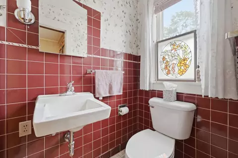 Bath - 1854 27th St, Moline, IL 61265 photo 1 of 2
