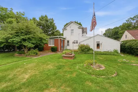 Exterior - 1854 27th St, Moline, IL 61265 photo 5 of 10