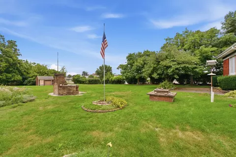 Exterior - 1854 27th St, Moline, IL 61265 photo 4 of 10