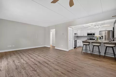 Living - 124 E Bailey Rd #E, Naperville, IL 60565 photo 2 of 7