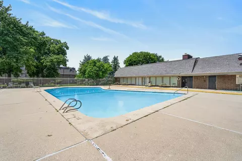 Exterior - 124 E Bailey Rd #E, Naperville, IL 60565 photo 5 of 5
