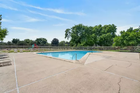 Exterior - 124 E Bailey Rd #E, Naperville, IL 60565 photo 4 of 5
