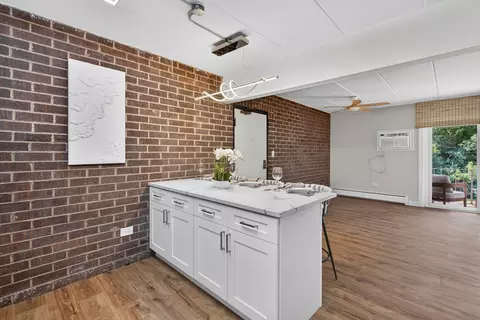 Kitchen - 124 E Bailey Rd #E, Naperville, IL 60565 photo 4 of 4