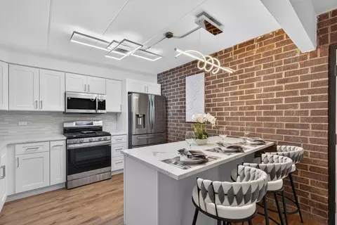 Kitchen - 124 E Bailey Rd #E, Naperville, IL 60565 photo 1 of 4