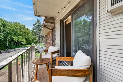 Exterior - 124 E Bailey Rd #E, Naperville, IL 60565 photo 3 of 5