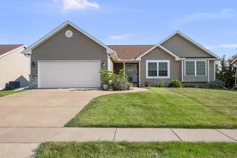 4397 Tranquility Trl, Bettendorf, IA 52722