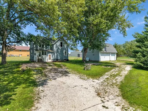 Exterior - 513 12th St, Silvis, IL 61282 photo 3 of 9