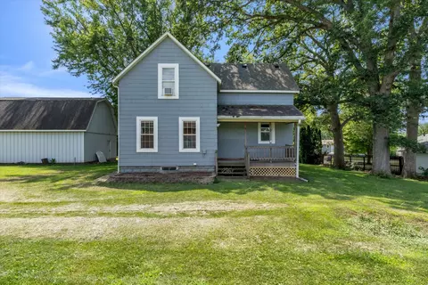 Exterior - 513 12th St, Silvis, IL 61282 photo 1 of 9