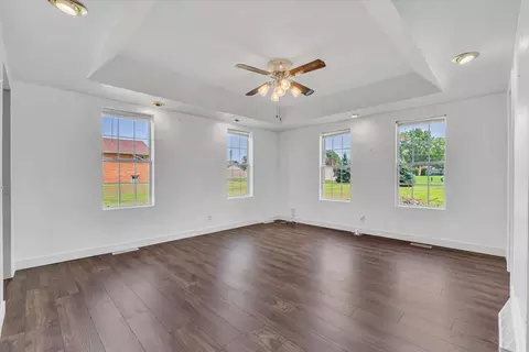Living - 513 12th St, Silvis, IL 61282 photo 1 of 4