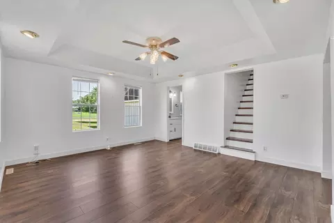 Living - 513 12th St, Silvis, IL 61282 photo 3 of 4