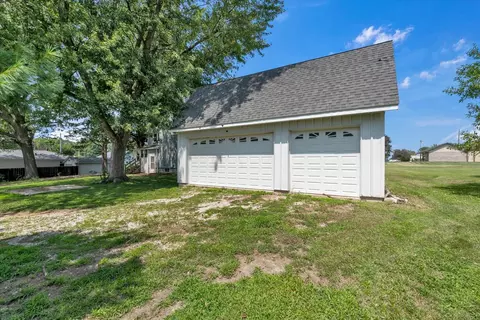 Exterior - 513 12th St, Silvis, IL 61282 photo 9 of 9