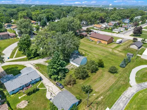 View/Area - 513 12th St, Silvis, IL 61282 photo 3 of 4