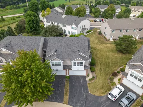 3926 Preston Dr, Yorkville, IL 60560