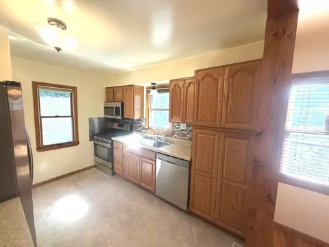 Kitchen - 479 S Winfield Ave, Kankakee, IL 60901 photo 1 of 3
