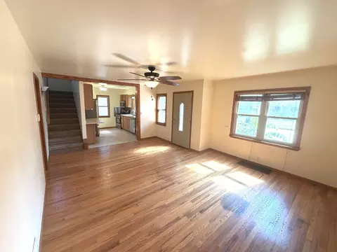 Living - 479 S Winfield Ave, Kankakee, IL 60901 photo 3 of 4