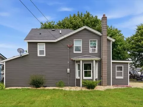 Exterior - 322 E Carroll St, Lanark, IL 61046 photo 3 of 6