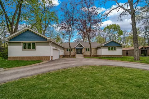 62 Lincolnshire Dr, Lincolnshire, IL 60069