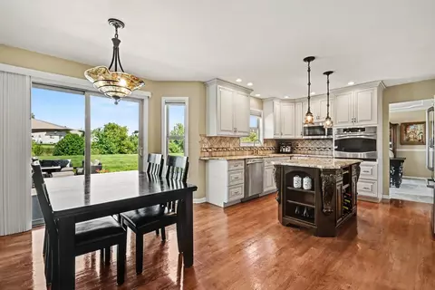 Kitchen - 25308 W Sunderlin Rd, Plainfield, IL 60585 photo 4 of 5