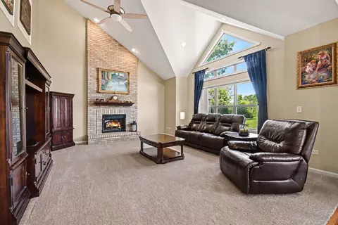Living - 25308 W Sunderlin Rd, Plainfield, IL 60585 photo 1 of 4