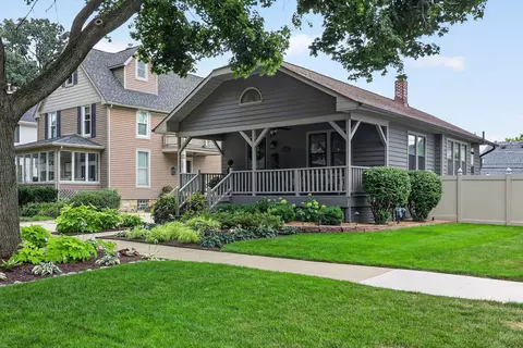 4933 Middaugh Ave, Downers Grove, IL 60515