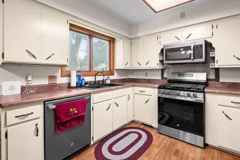 Kitchen - 3140 11th Ave, Moline, IL 61265 photo 4 of 4