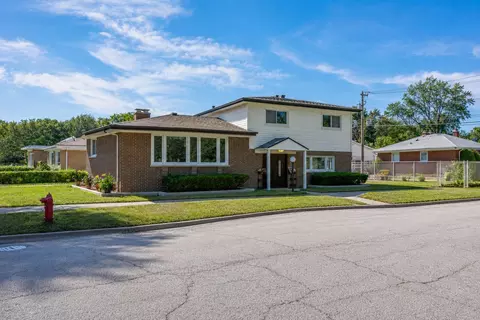 7600 Lowell Ave, Skokie, IL 60076