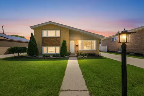 9937 Mulberry Ave, Oak Lawn, IL 60453
