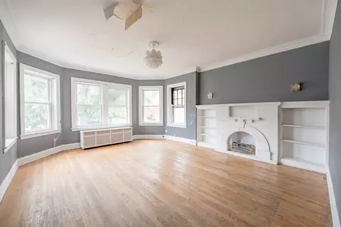 Living - 7754 S Saginaw Ave, Chicago, IL 60649 photo 1 of 5