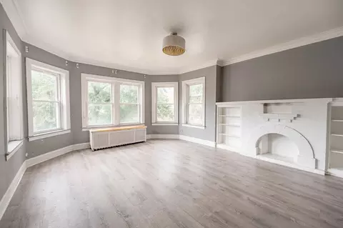 Living - 7754 S Saginaw Ave, Chicago, IL 60649 photo 3 of 5