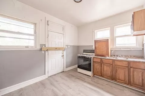 Kitchen - 7754 S Saginaw Ave, Chicago, IL 60649 photo 2 of 2