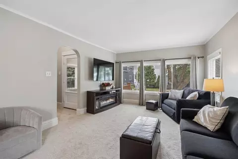 Living - 1015 Beloit Ave, Forest Park, IL 60130 photo 2 of 3