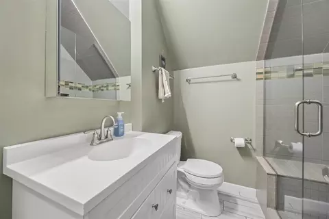 Bath - 1015 Beloit Ave, Forest Park, IL 60130 photo 2 of 2