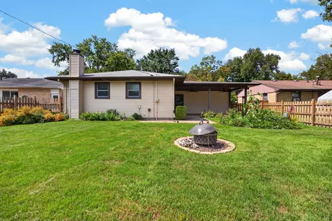 Exterior - 1204 Searle Dr, Normal, IL 61761 photo 5 of 6