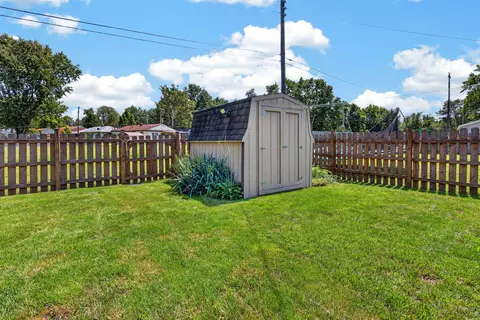 Exterior - 1204 Searle Dr, Normal, IL 61761 photo 4 of 6