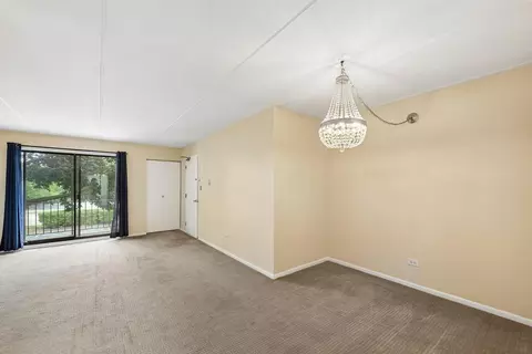 Living - 5401 Chateau Dr #4, Rolling Meadows, IL 60008 photo 1 of 4