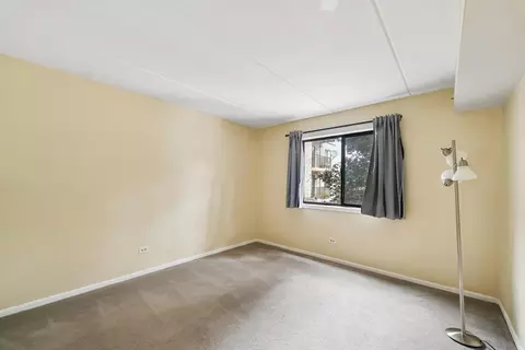 Bedroom - 5401 Chateau Dr #4, Rolling Meadows, IL 60008 photo 1 of 4