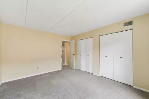 Bedroom - 5401 Chateau Dr #4, Rolling Meadows, IL 60008 photo 4 of 4
