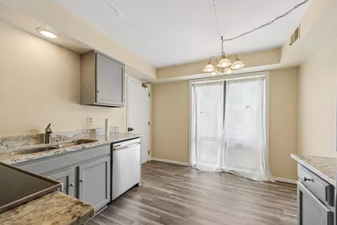 Kitchen - 5401 Chateau Dr #4, Rolling Meadows, IL 60008 photo 1 of 3