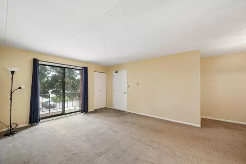 Living - 5401 Chateau Dr #4, Rolling Meadows, IL 60008 photo 4 of 4