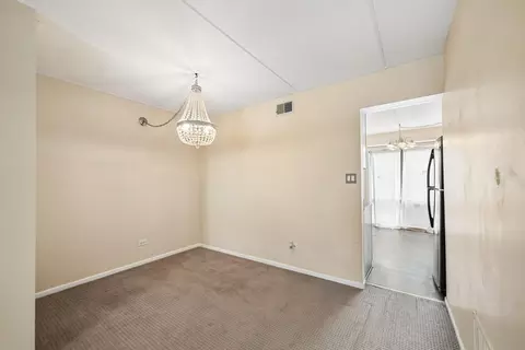 Dining - 5401 Chateau Dr #4, Rolling Meadows, IL 60008 photo 1 of 1