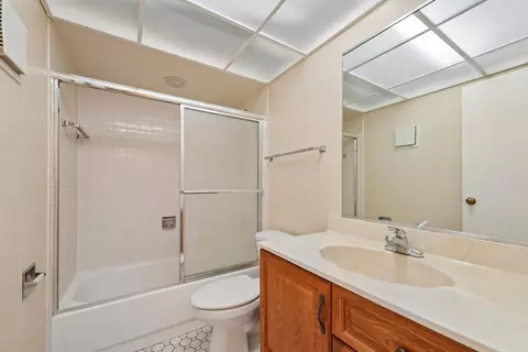 Bath - 5401 Chateau Dr #4, Rolling Meadows, IL 60008 photo 1 of 2