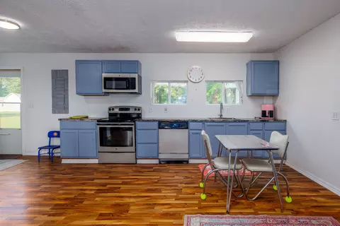 Kitchen - 403 N 1st St, Sheldon, IL 60966 photo 3 of 3