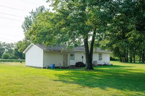 Exterior - 403 N 1st St, Sheldon, IL 60966 photo 6 of 8